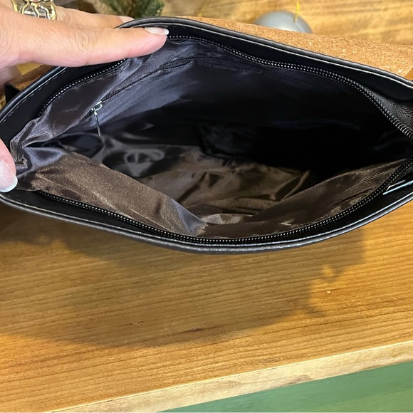 Faux-Croc Messenger Shoulder/Crossbody/Tote in Brown, Vegan Leather. Unisex - Picture 4 of 8